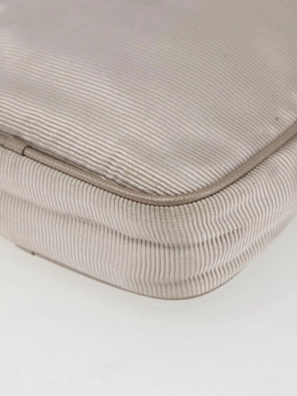 Salvatore Ferragamo Vala Shoulder Bag Nylon Beige Gold Auth 159964 - Picture 12 of 16